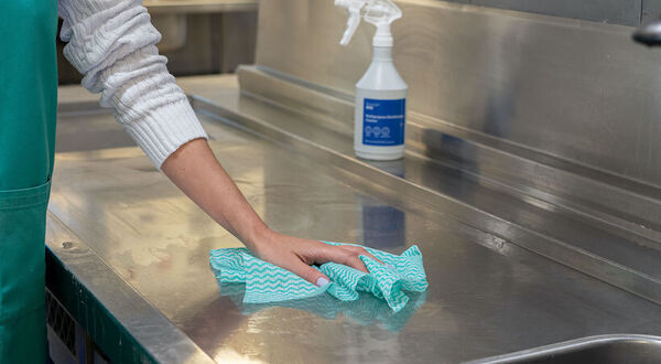 Robert Scott launches 100% compostable wipe for sustainable cleaning