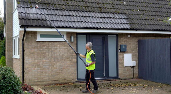 Spinaclean launches LANTRA and CPD accredited roof cleaning course