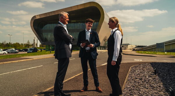 Farnborough Airport renews contract with Peartree